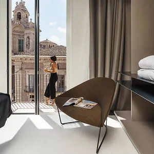 https://meo-design-suites-spa.taorminaitalyhotels.com
